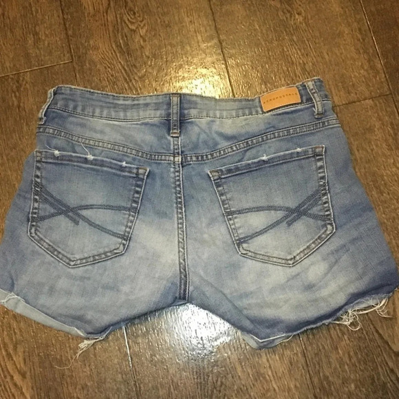 Aeropostale Medium Wash Midi Denim Distressed Shorts Size 4 - Picture 5 of 7
